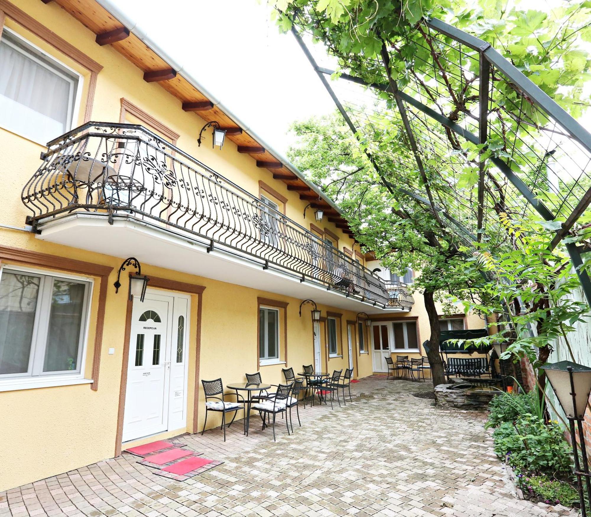 Apartments & Rooms Vienna Osijek Exterior foto
